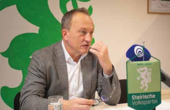 VP-Bezirksobmann und Landtagsabgeordneter Armin Forstner umriss die Eckpunkte des Wirtschaftsschwerpunktes. 
Foto: Ennstaler