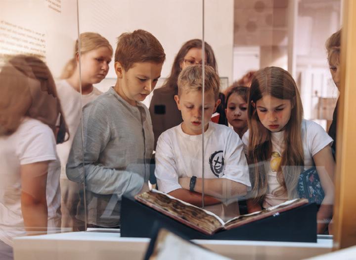 Spielerisch entdecken, gestalten, lernen: Sommerprogramm im Museum Stift Admont. Foto: © Christoph Draxl