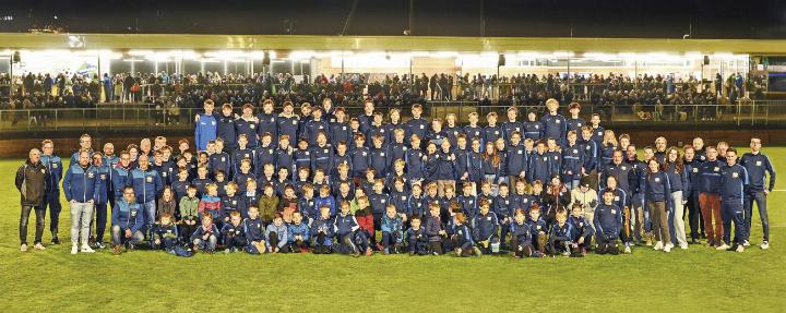 Die Kinder- und Jugendmannschaften des FC Hohenhaus Tenne Schladming beim letzten Heimspiel der KM1 in der Herbstmeisterschaft. Foto: © Waltraud Haidl