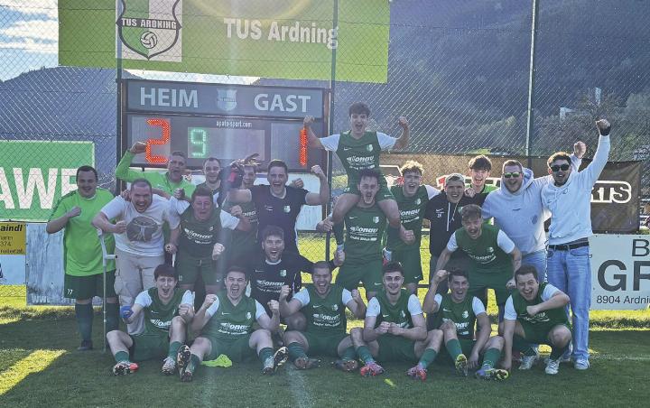 TUS Ardning jubelte über den 2:1-Sieg im Spitzenspiel gegen SV Rottenmann. Foto: o.K.