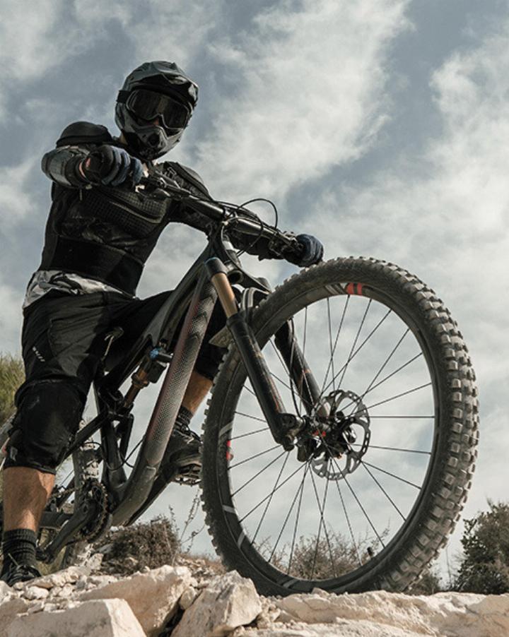 Steile Hänge statt weiße Pisten: An der Ski-HAK in Schladming will man künftig auf Mountainbiken statt auf Skifahren setzen.
Foto: Freepik