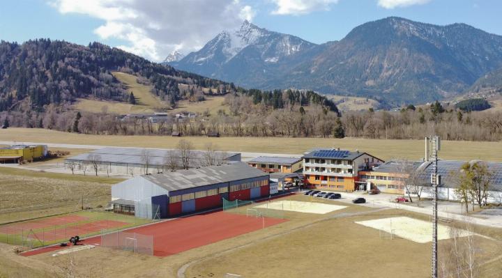 Die Sportunion möchte das Areal in Niederöblarn verkaufen. Das Angebot umfasst einen Flugplatz, Sportstätten und einen Hotelbetrieb.
Foto: Ennstaler