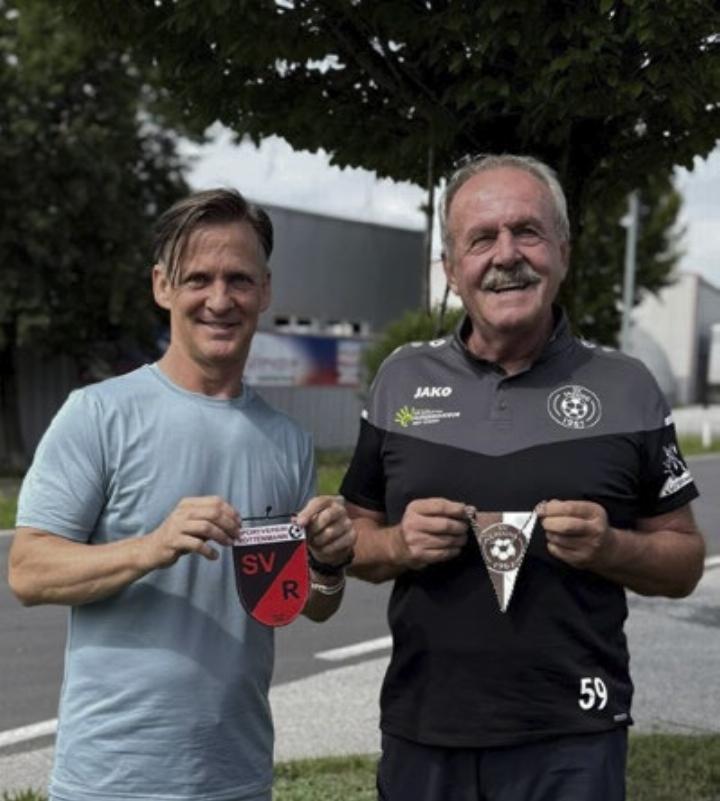 SV Rottenmann Obmann Michael Fölsner (links) und SV Lassing Obmann Werner Prommer besiegelten die Kooperation.