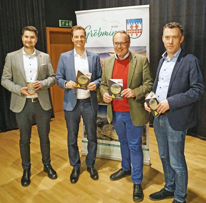 Amtsleiter Patrick Frinner, Bgm. Thomas Reingruber, GF des E-Werks Gröbming Ernst Trummer und Katastrophenschutzreferent Christian Gebeshuber (v.l.). Foto: Marktgemeinde Gröbming