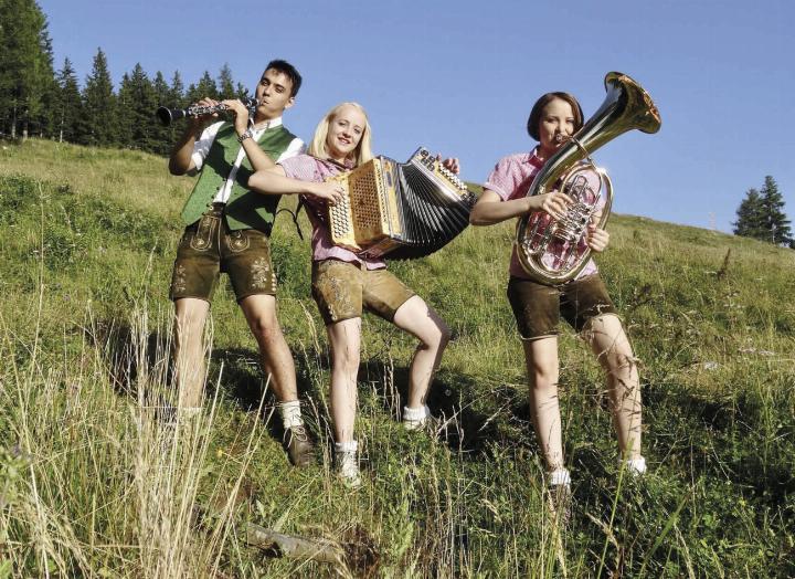 Neben den Zellberg Buam, „Lenzbleamal“ und „Oid owa guat“ sind die Geschwister Scharf aus dem Lavanttal kommende Woche in Liezen auf der Bühne.

Foto: o.K.