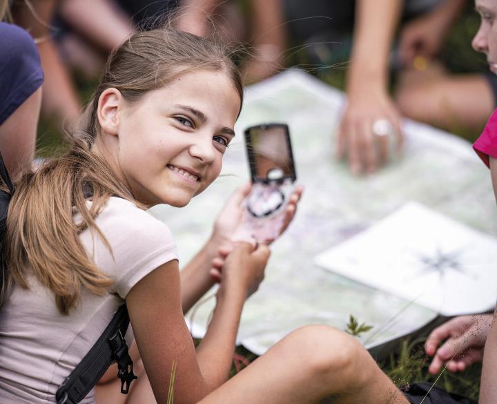 Karten lesen, Tier- und Pflanzenwelt erkunden, Spuren suchen. Junior Ranger erforschen den Nationalpark Gesäuse und erhalten Einblicke in die Artenvielfalt eines einzigartigen Schutzgebiets. Vor diesem Hintergrund wird es Foto: Stefan Leitner