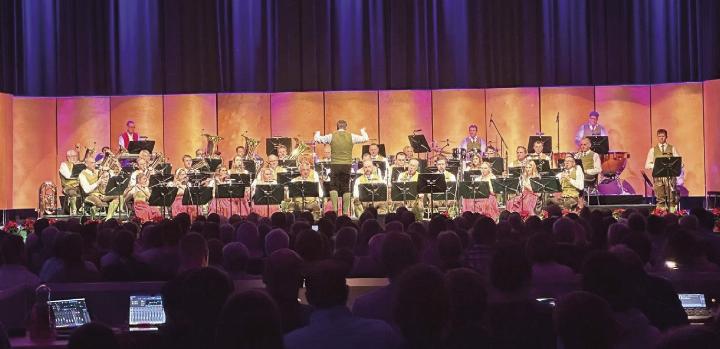 Von feierlichen Märschen und mitreißenden Polkas bis hin zu Balladen: Die Musikkapelle Haus konzertierte im Congress Schladming.