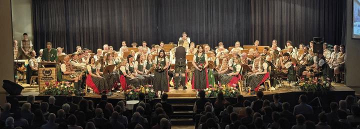 Die Trachtenkapelle Gröbming begeisterte beim Wunschkonzert in der Kulturhalle mit einem abwechslungsreichen Programm. Foto: Musikverein Gröbming