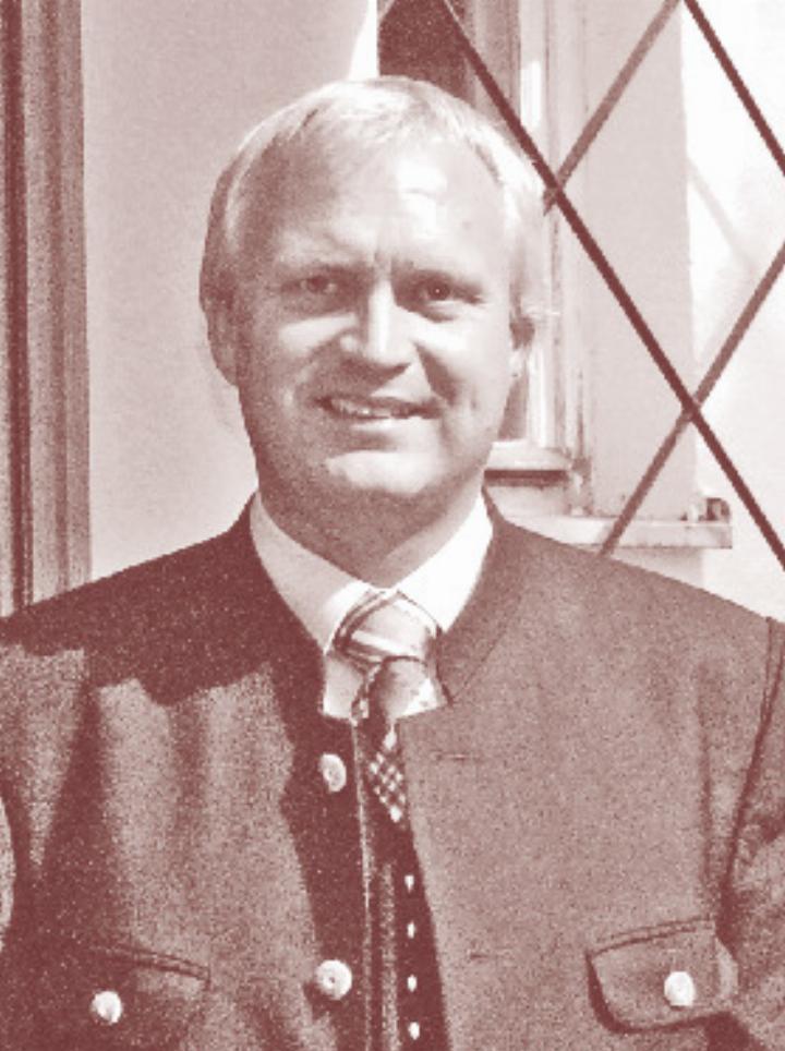 Senior Pfarrer
Dr. Gernot Hochhauser