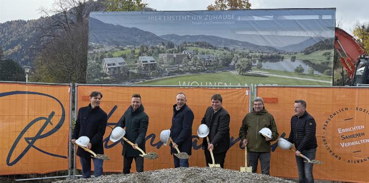 Uwe Nerwein und Mario Kleissner (Rottenmanner Siedlungsgenossenschaft), LAbg. Armin Forstner, Bürgermeister Thomas Klingler, Helmut Anselmi (Bauunternehmung Granit) und Jörg Wiehn (WIEHN Architektur).
Foto: Tritscher