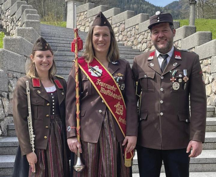 Kapellmeisterin Johanna Nachbagauer, Stabführerin Barbara Höbenreich und Vereinsobmann Werner Höbenreich (von li.) engagieren sich seit Jahren in der Musikkapelle der Freiwilligen Feuerwehr Großreifling.

Foto: FFMK Großreifling