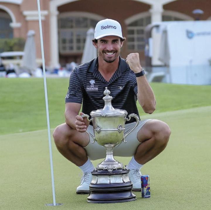 Niklas Regner feiert nach einem wochenlangen Krankenstand seinen ersten Turniersieg als Golf-Pro. 
Foto: o.K.