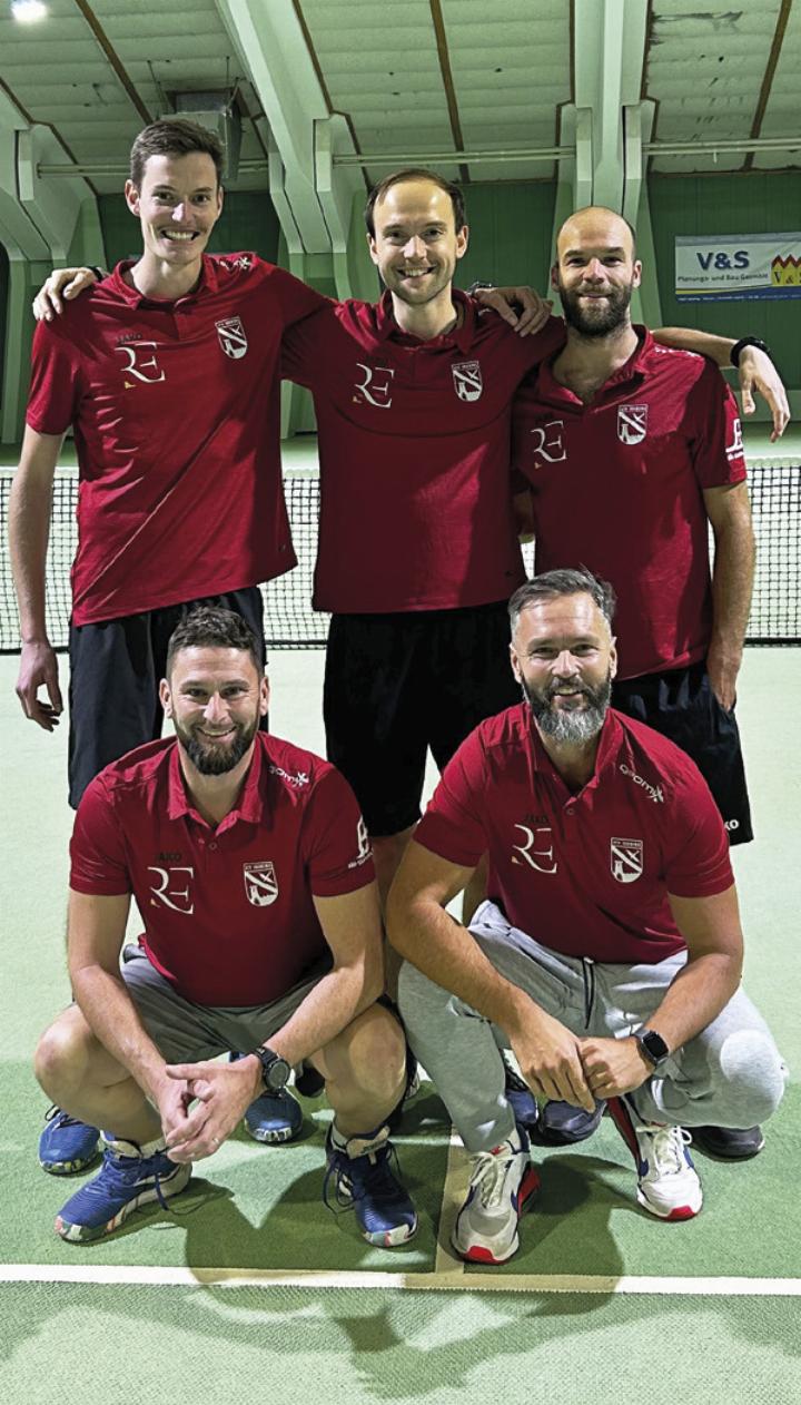 Für die Irdninger Tenniscracks setzte es in der ersten Partie des Jahres gegen Gleisdorf eine 1:5-Heimniederlage. Von links: Gregor Köberl, Alexander Jagersberger, Andreas Perl; vorne: Werner Wippel, Rene Kainz.