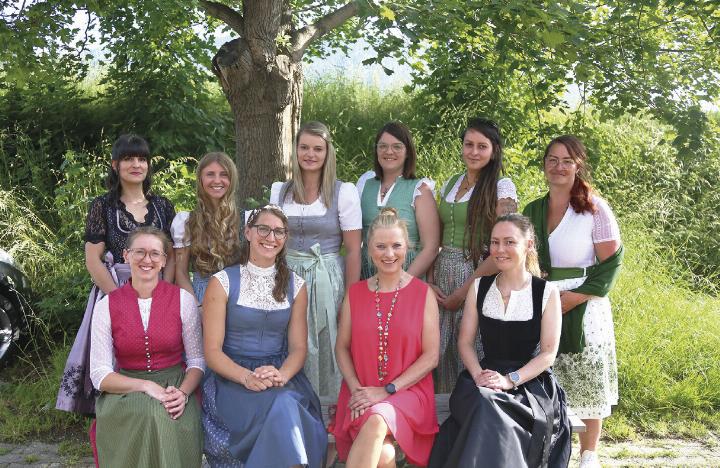 Absolventinnen Kolleg für Sozialpädagogik: Herdlicka Petra, Huber Sarah, Koc Selcan, Lambrecht Marlies, Lammer Iris, Singer Hannah, Szanyi Rita, Wenegger Jacqueline, Kühberger Alexandra.