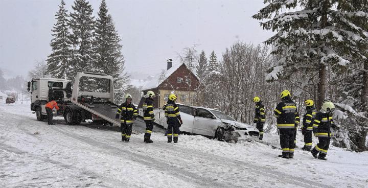 Verkehrsunfall bei Lupitsch mit vier beteiligten Fahrzeugen. Foto: FF Altaussee