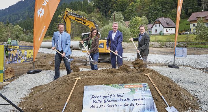 Karl Gruber, Geschäftsführer Wien Energie; Nicola Kofler, Geschäftsbereichsleiterin für den erneuerbaren Ausbau bei Wien Energie; Michael Strebl, Vorsitzender der Wien Energie-Geschäftsführung; Günter Gangl, Bürgermeister der Stadtgemeinde Rottenmann (von links) beim Spatenstich am vergangenen Dienstag. Foto: photoINstyle