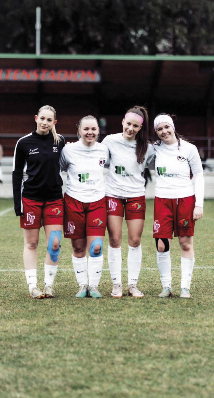 Die Torschützinnen der SG Rottenmann/Lassing beim 5:1-Heimsieg gegen die KSV-Damen (v.l.): Sofia Koinegg, Jana Schweiger, Romy Hussauf (2), Pia Singer. 
Foto: Reitegger