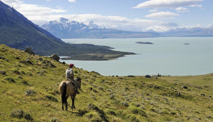 Am Freitag, 10. Oktober um 19.30 Uhr stellt Gregor Sieböck sein neues Buch „Frei sein zu gehen“ im CCW in Stainach vor.