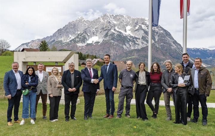EU-Parlamentarier besuchten Raumberg-Gumpenstein, um sich über den Wolf in Österreich zu informieren. 
Foto: HBLA