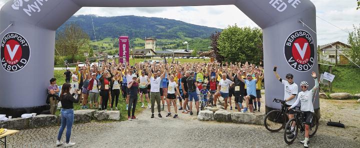 Ein breites Teilnehmerfeld ging in Irdning an den Start. Foto: lebenslang.fit