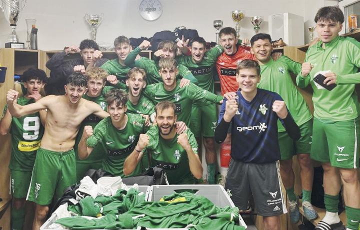 Die SC Liezen Juniors Liezen II jubelten nach dem 6:3-Sieg gegen FC Ausseerland über den ersten Saisonsieg. Foto: SC