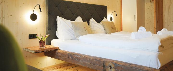 Moderne Architektur trifft auf historische Bausubstanz: Vier Ferienwohnungen finden in der „Pfarrertenn“ Platz. Foto: Dorothea Maier