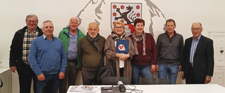 Der Vorstand des Vereins Pro Klinikum Stainach rund um Obfrau Regina Winkler-Renner (3.v.r.) sorgt sich um die künftige Gesundheitsversorgung des Bezirkes Liezen.

Foto: Pro Klinikum