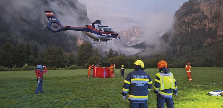 Die Florianis und Bergretter wurden vom Polizeihubschrauber unterstützt.
Foto: FF Admont