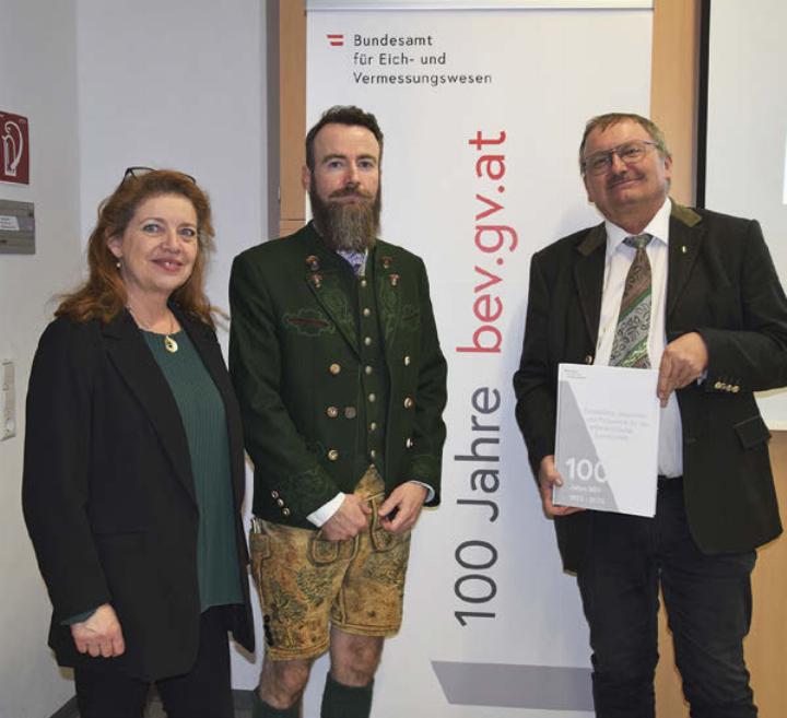 Liezens Bürgermeisterin Andrea Heinrich, Leiter des BEV Liezen Christian Stangl und Bezirkshauptmann Christian Sulzbacher.
Foto: Tritscher
