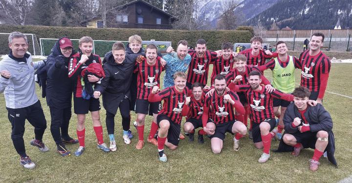 Die Mannschaft des ASV Bad Mitterndorf jubelte über den 3:2-Derbysieg gegen den SC Liezen. Foto: ASV BM
