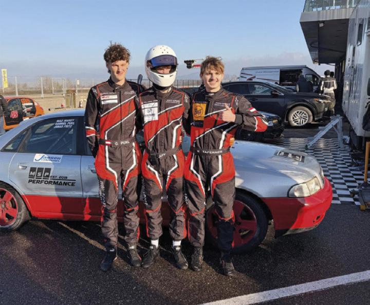 Die drei Jungpiloten rund um den Ennstaler Gabriel Pukl (links) nach einem spannenden Rennen am Wachauring.

Foto: o.K.