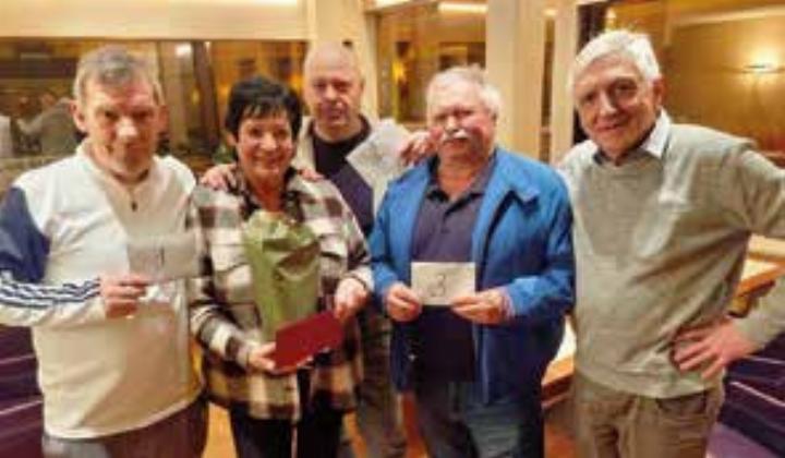 Turniersieger Rene Wenzl, Christine Pfandl, Christian Schmid (2. Platz), Helmut Knaus (3.) und Organisator Reinhard Pachernigg (v.l.).