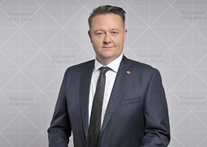 Mario Lindner: Es braucht flächendeckende Sicherung des Notarztwesens.

Foto: Johannes Zinner