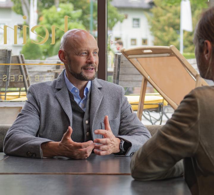 „Land schafft Leben“-Obmann Hannes Royer betont die Symbiose zwischen Landwirtschaft und Tourismus. Gleichzeitig nimmt er die Gastronomie in die Pflicht.
Foto: Ennstaler „Land schafft Leben“-Obmann Hannes Royer betont die Symbiose zwischen Landwirtschaft und Tourismus. Gleichzeitig nimmt er die Gastronomie in die Pflicht.
Foto: Ennstaler