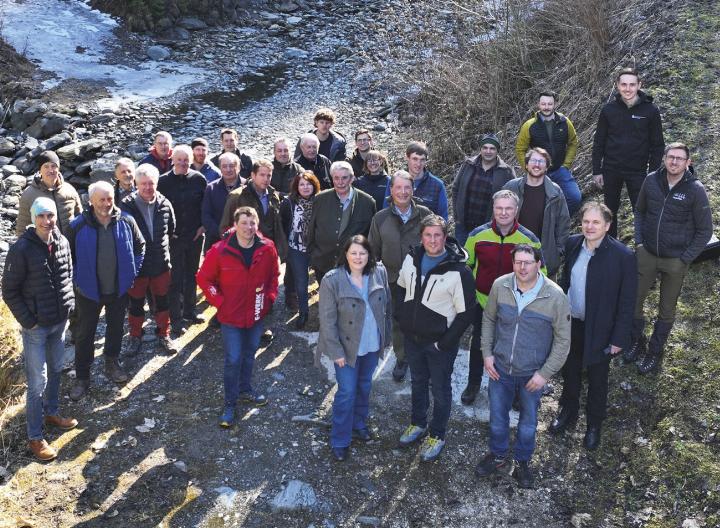 Rund 40 Teilnehmer informierten sich beim ersten KLAR!-Schutzwald-Aktionstag über Borkenkäfer, Schadholz und neue Technologien. © Georg Wöls