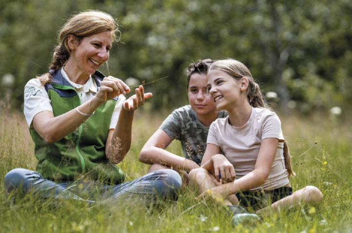 Die Natur näher bringen: Die Nationalparks Gesäuse und Kalkalpen bilden neue Rangerinnen und Ranger aus.

Foto: Stefan Leitner