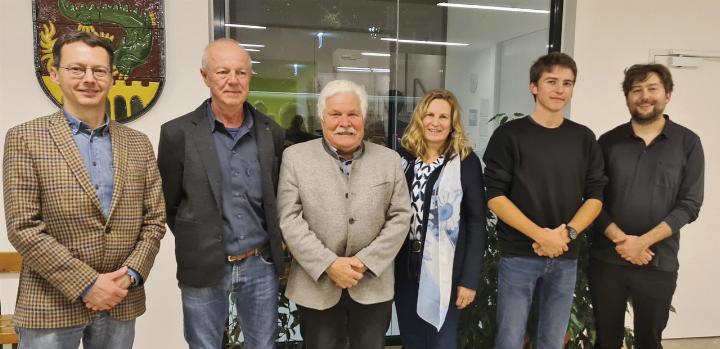 Große Freude über die Wartingermedaille bei Preisträgern und Lehrern: Martin Parth, Dieter Schasching, Josef Hasitschka, Gabriela Draxl, Manfred Vidovic und Florian Zeilinger (v.li.). Foto: Karl Hödl