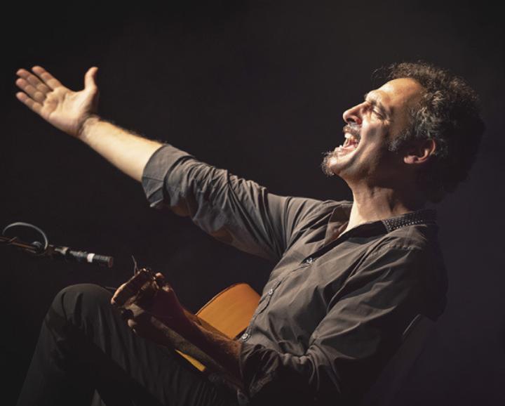 Manuel Randi ist bekannt für seine virtuosen Soli auf der Gitarre.
Foto: Christoph Huber