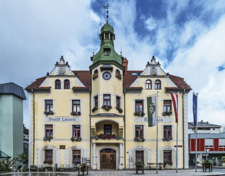 Uneinigkeit im Gemeinderat: Während die SPÖ von einer Entlastung der Verkehrsflächen in der Innenstadt spricht, befürchtet man in der ÖVP eine Schwächung des Stadtkerns durch neue Parktarife. 
Foto: Manuel Capellari