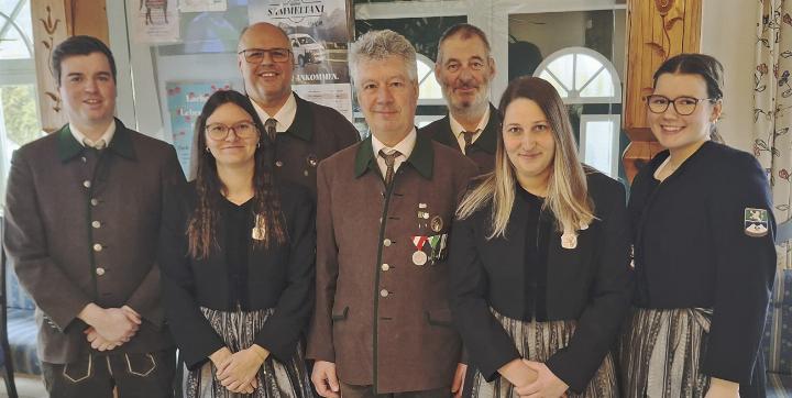 Der Vorstand des Musikvereins Almrausch wurde für eine weitere Periode bestätigt. Foto: o.K.