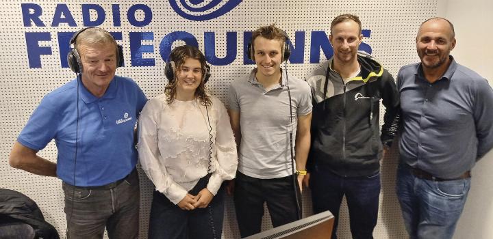 Beim Radio-Sportstammtisch: Hubert Pleninger, Eva Schachner, Simon Hechenberger, Patrick Urban und Michael Trinker. Foto: Freequenns