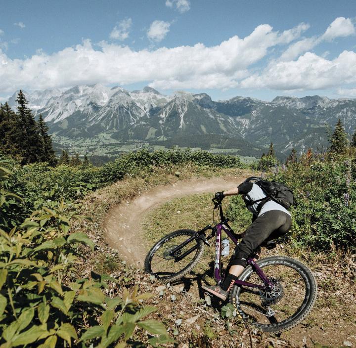 Im Hinblick auf die Nächtigungen ist die Sommersaison mittlerweile gleichbedeutend wie die Wintersaison in Schladming-Dachstein. Neben dem Marketing hat es dazu auch Infrastruktur gebraucht.