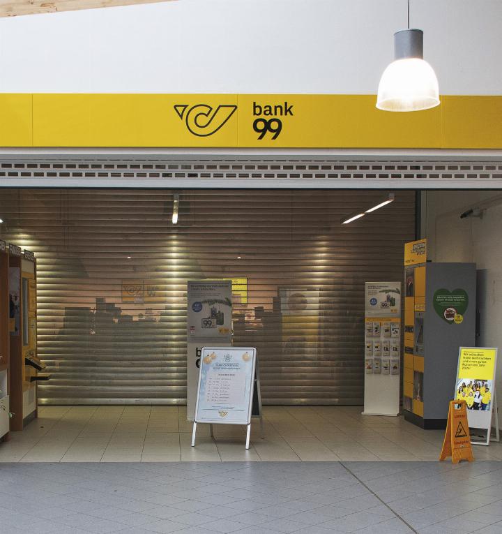 Die Rollläden vor dem Postamt im Gröbminger Einkaufszentrum MEZ könnten bald für immer geschlossen bleiben.

Foto: Ennstaler