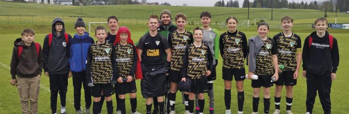 Die U14 der SG Gröbming/St. Martin/Gr. mit Trainer Andreas Landl sicherte sich mit einem 3:2-Heimsieg gegen die SG Tauplitz/Bad Mitterndorf den Vizemeistertitel in der U14 B.