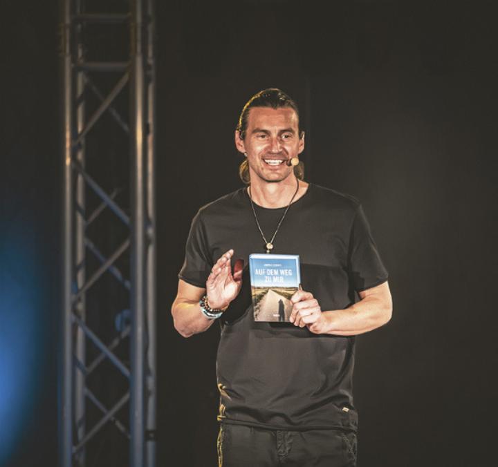 Der Lebensweg von Andreas Schlintl war nicht nur herausfordernd, sondern auch voller unerwarteter Komik und überraschender Erkenntnisse. Foto: Sebastian Sontacchi