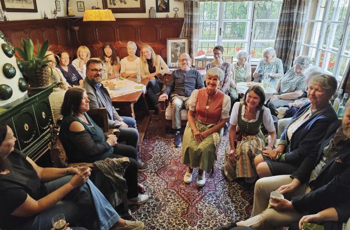 Das ehemalige Wohnhaus der Öblarner Schriftstellerin Paula Grogger bot den Rahmen für das „Erzählcafé“.

Foto: o.K.
