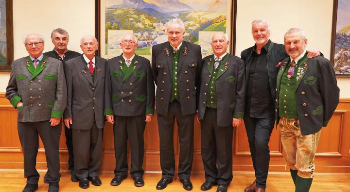 Herbert Laimer, Karl Grill, Erhard Meier, Hans Michael Roithner, Günther Köberl, Otto Marl, Alfred Jaklitsch und Bürgermeister Franz Frosch. 
Foto: Stadtgemeinde Bad Aussee