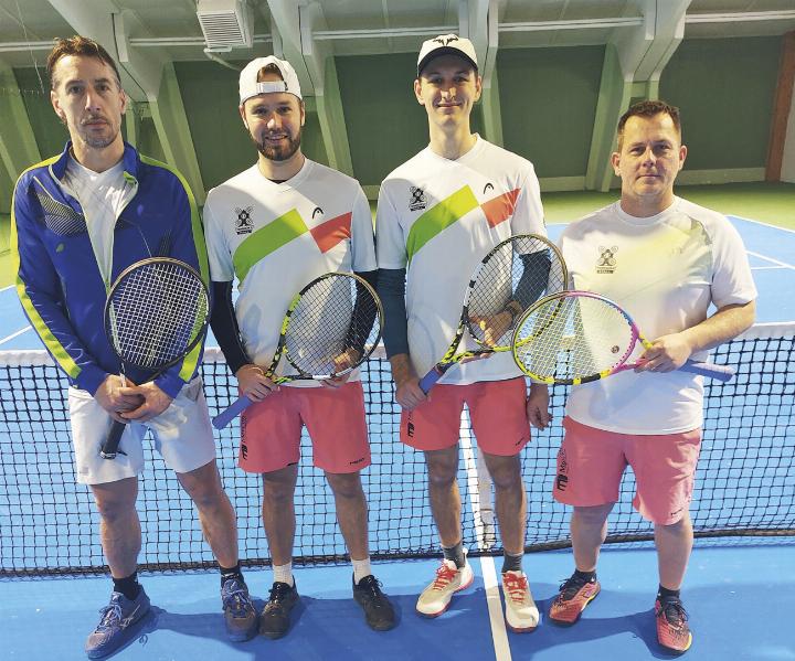 Der SV Hall musste sich im Bezirksderby der Landesliga B, Gruppe D, gegen TC Bad Aussee 1 mit 2:4 geschlagen geben. Von links: Mario Wickl, Jürgen Forstner, Leonhard Klug, Manuel Buchner.