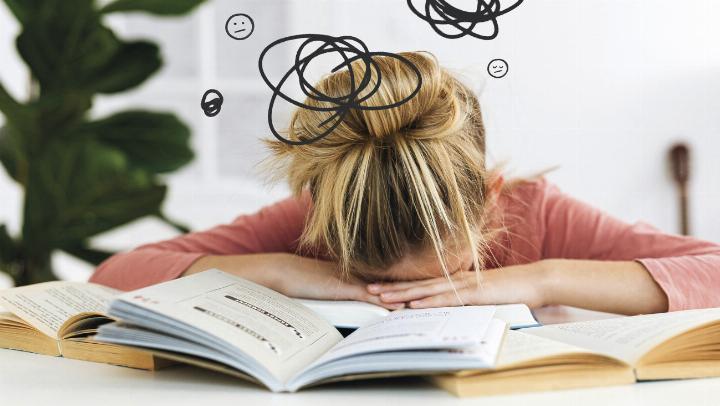Künstliche Intelligenz kann Lernprozesse unterstützen – bringt aber auch viele Nachteile mit sich.