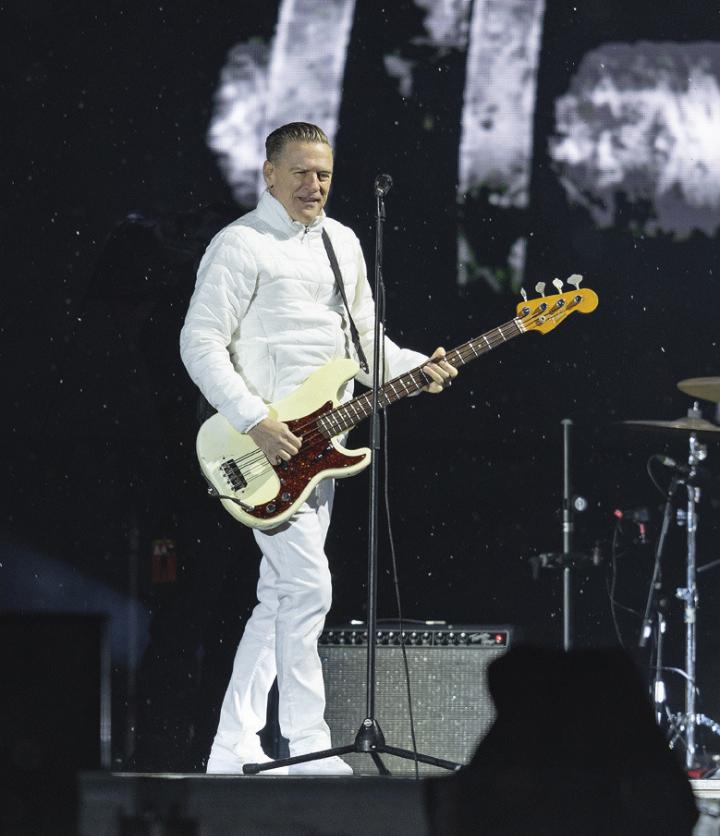 Bryan Adams eröffnete den Reigen der Opening-Konzerte. 
Foto: Harald Steiner